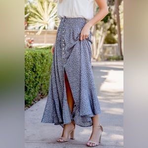 ❤️Maxi Skirt Floral with Button Detailing and Slit, looks like it would fit XS-M